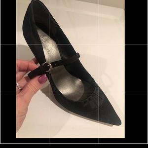 Nine West adorable Black suade & satin heels